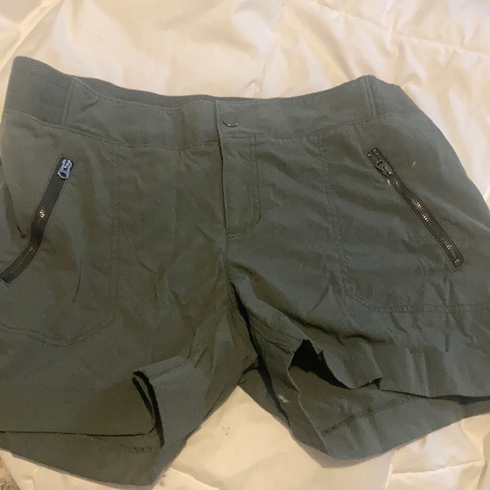 Athleta hunter green shorts size 16